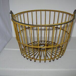 Vintage Farmhouse Yellow Coated Metal Wire Gathering Egg Clamming Basket Large B